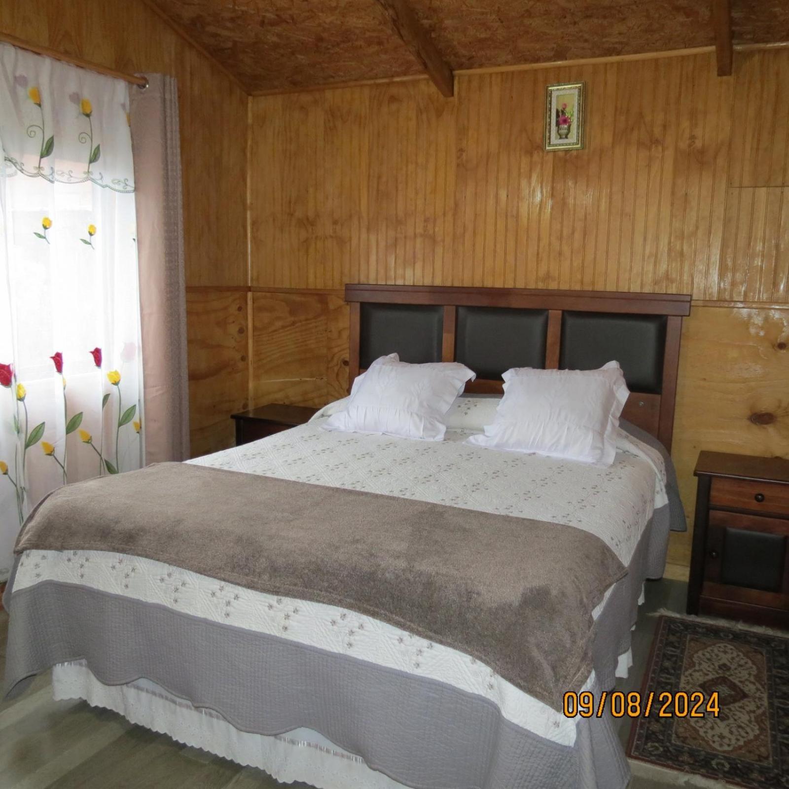 Hostal Y Cabanas Ventisquero Puerto Puyuguapi Exterior photo